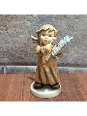 M.I. Hummel Goebel Angel with Carillon Figurine 2135/L 2007 Annual Angel TMK8